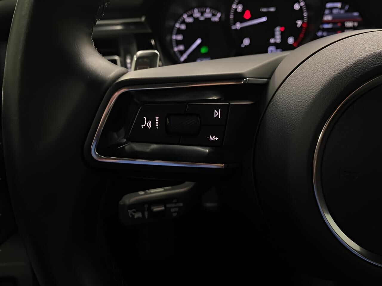 2023 Porsche Macan Appleton WI
