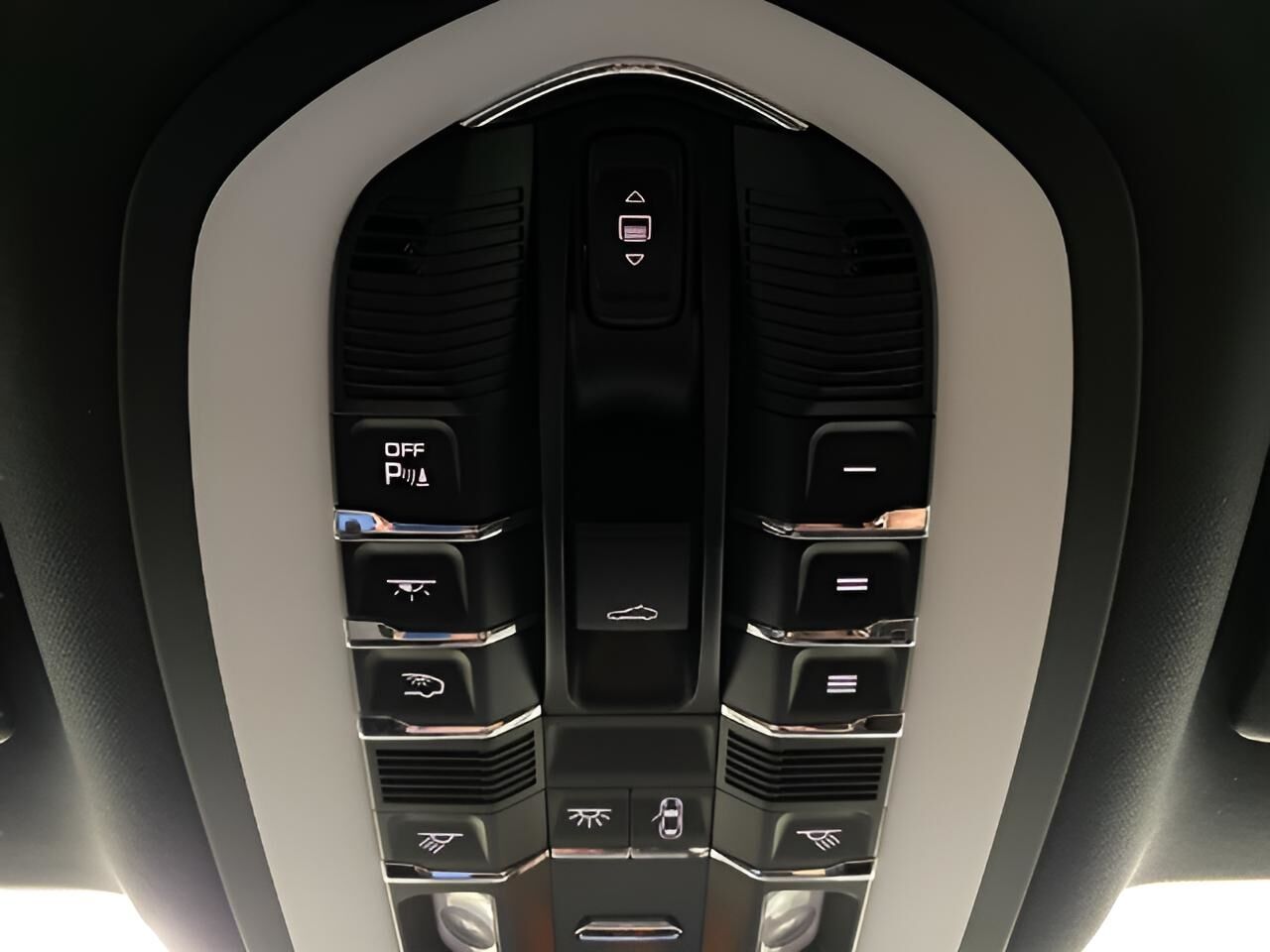 2023 Porsche Macan Appleton WI