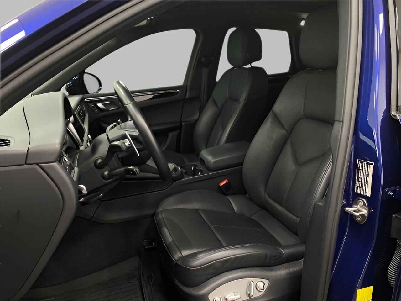 2023 Porsche Macan Appleton WI