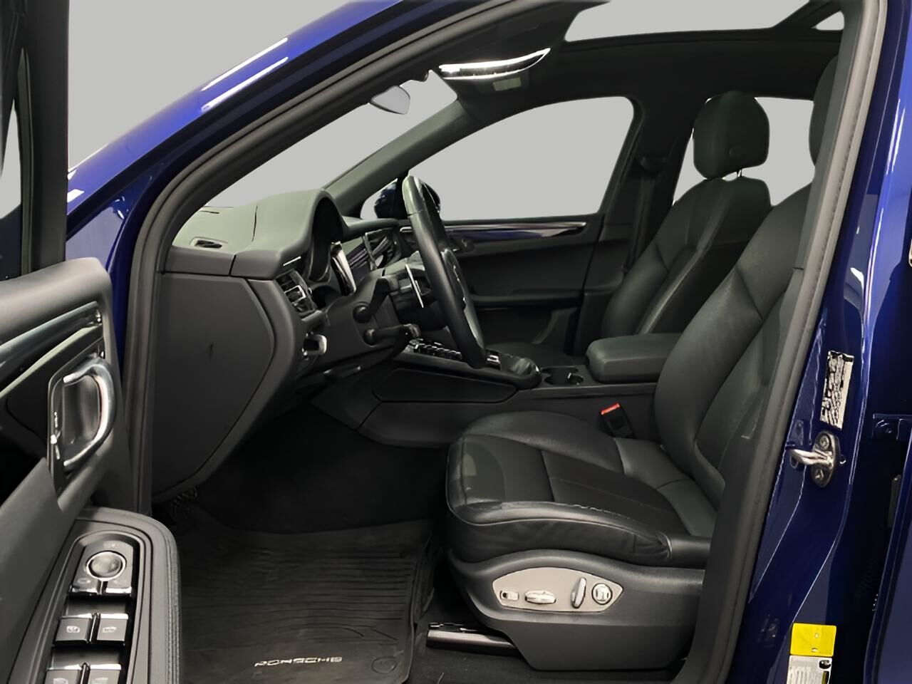 2023 Porsche Macan Appleton WI