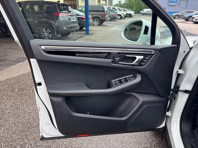 2023 Porsche Macan Cleveland OH