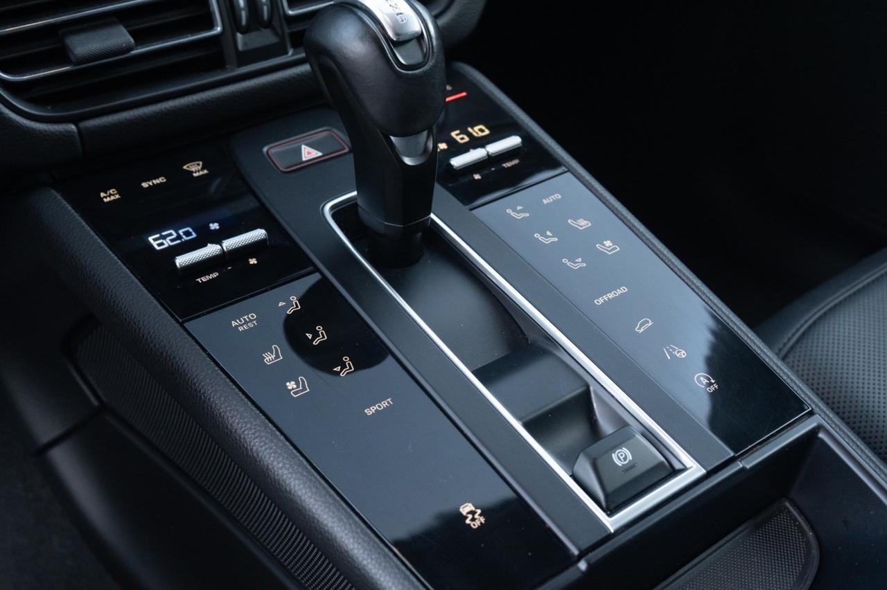 2023 Porsche Macan Yonkers NY