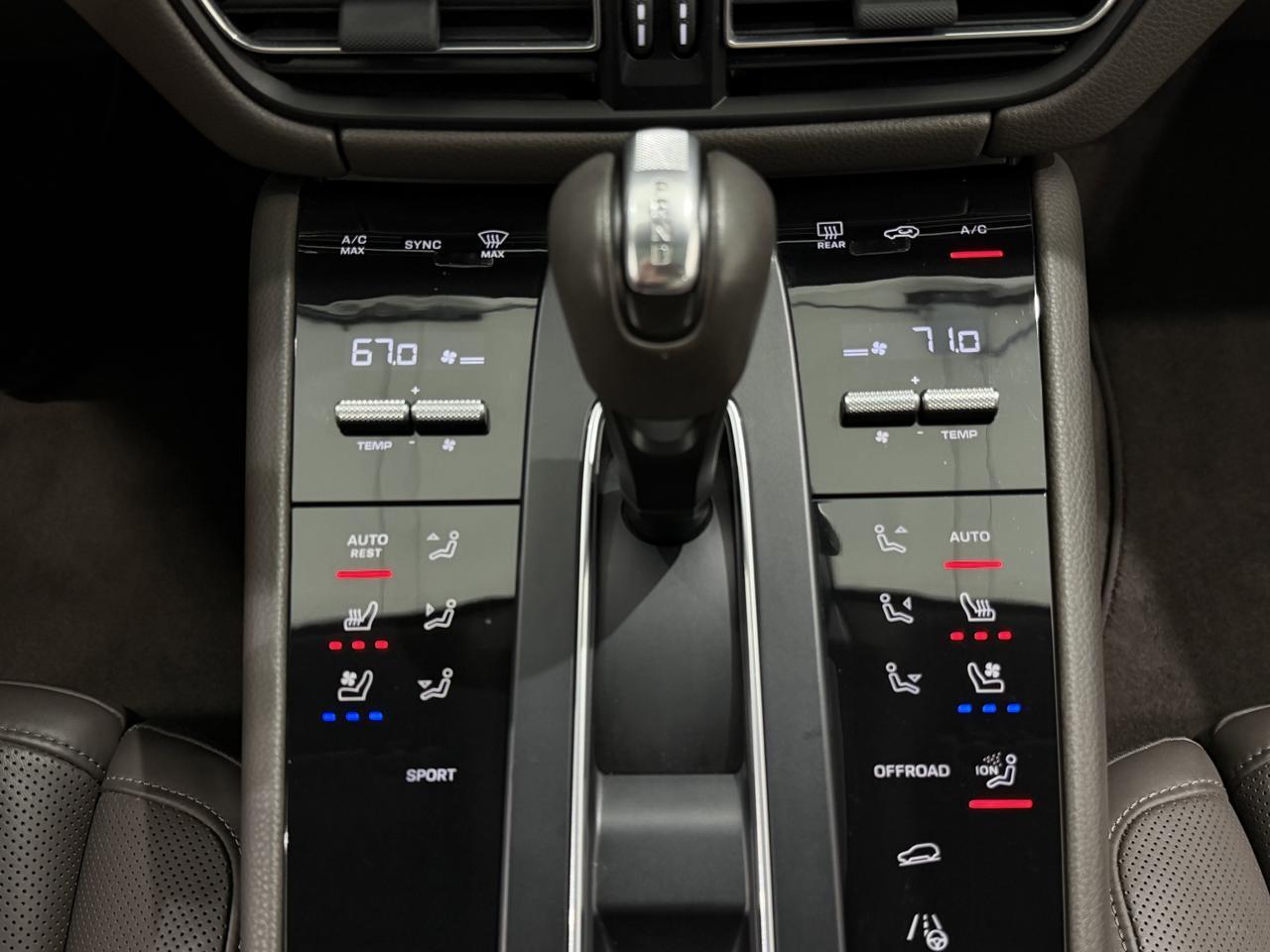 2023 Porsche Macan Newark DE
