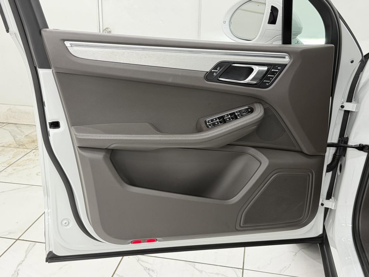 2023 Porsche Macan Newark DE