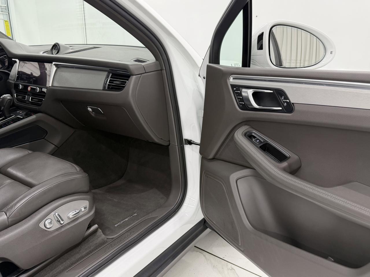 2023 Porsche Macan Newark DE