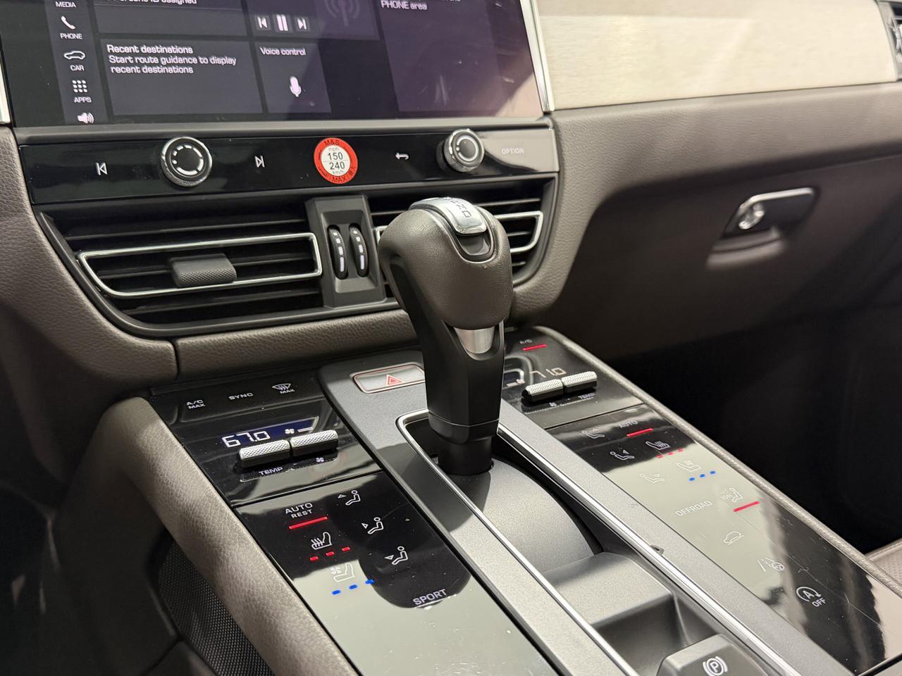 2023 Porsche Macan Newark DE