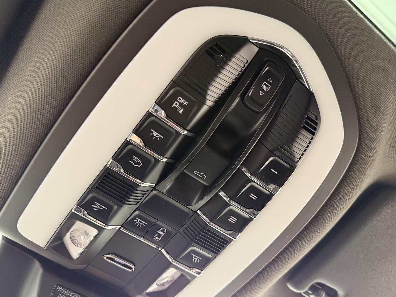 2023 Porsche Macan Newark DE