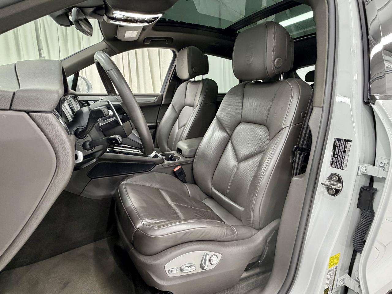 2023 Porsche Macan Newark DE