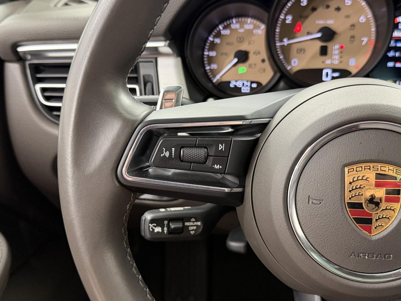 2023 Porsche Macan Newark DE