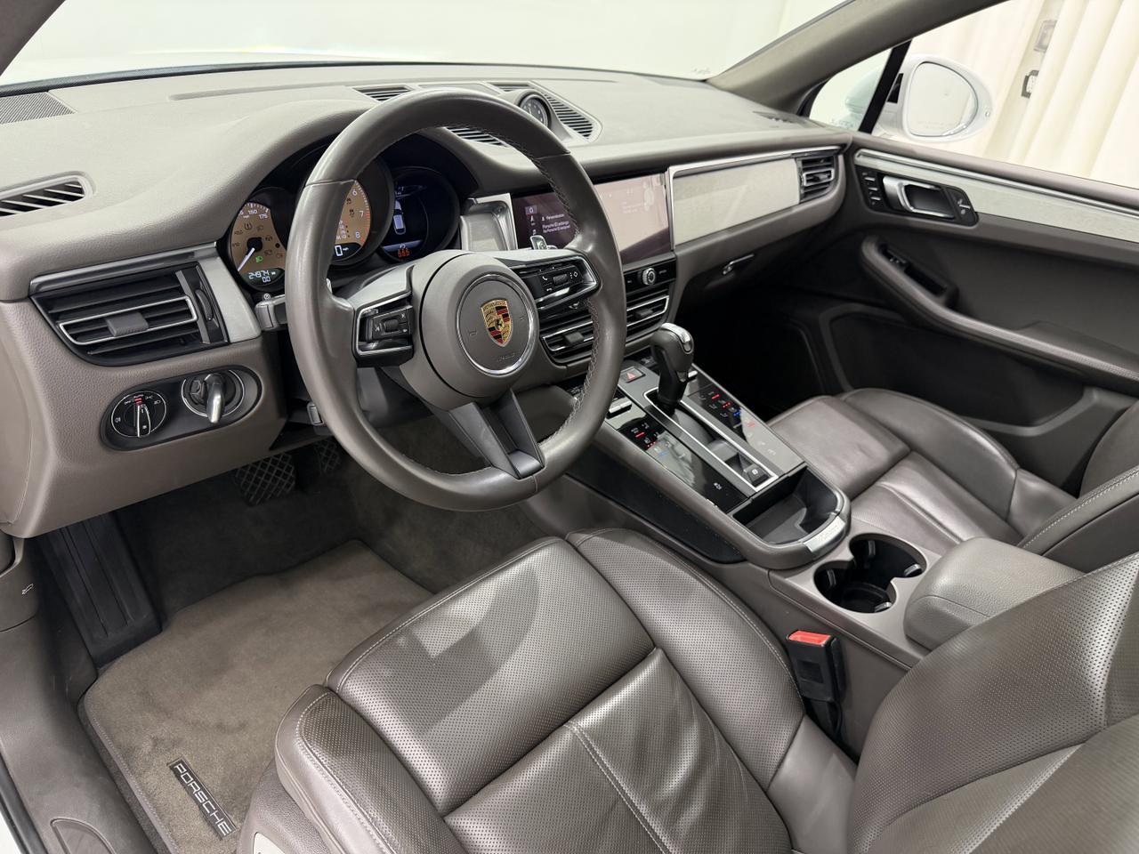 2023 Porsche Macan Newark DE