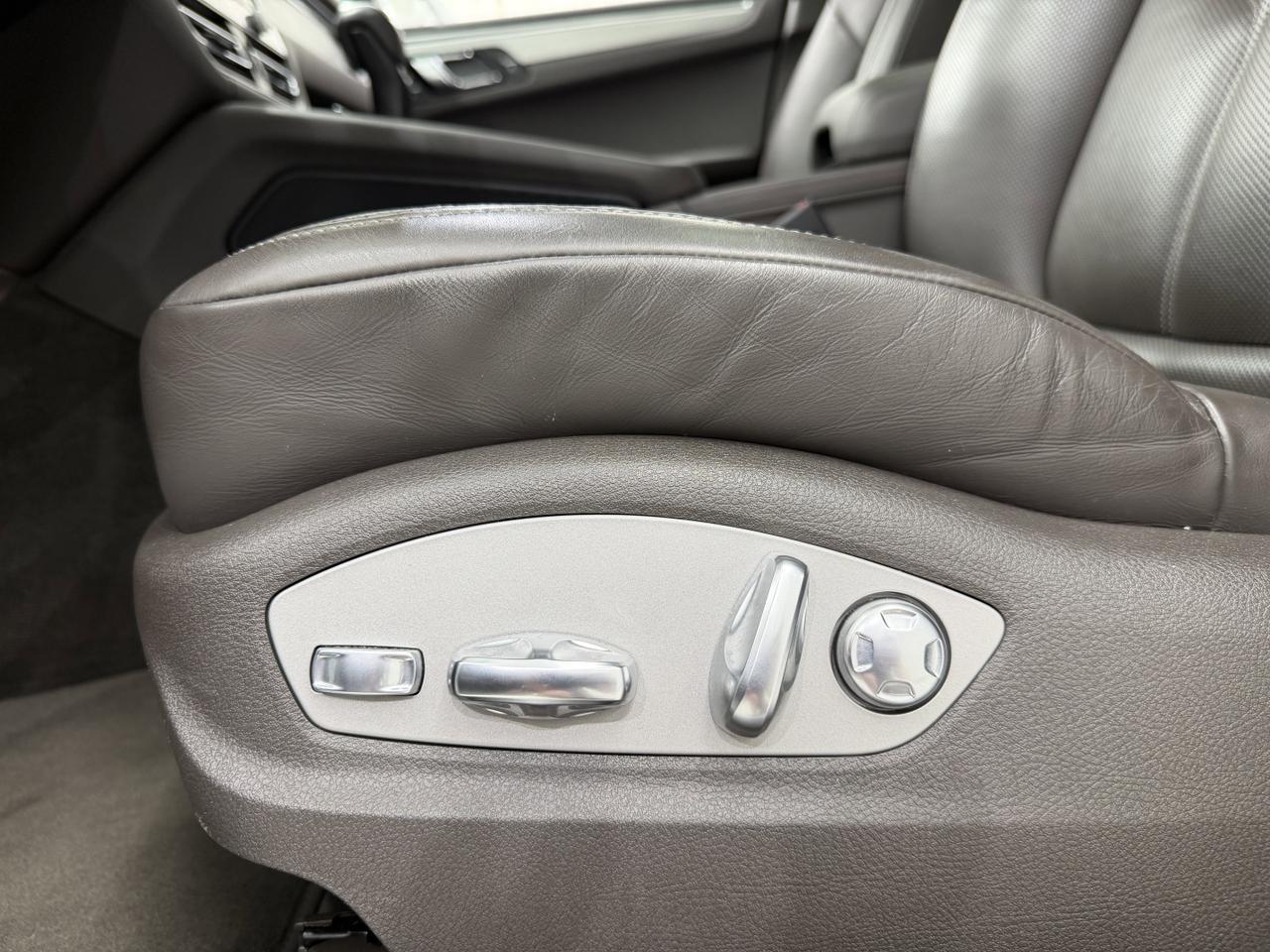 2023 Porsche Macan Newark DE