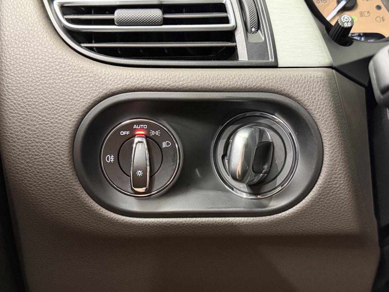 2023 Porsche Macan Newark DE