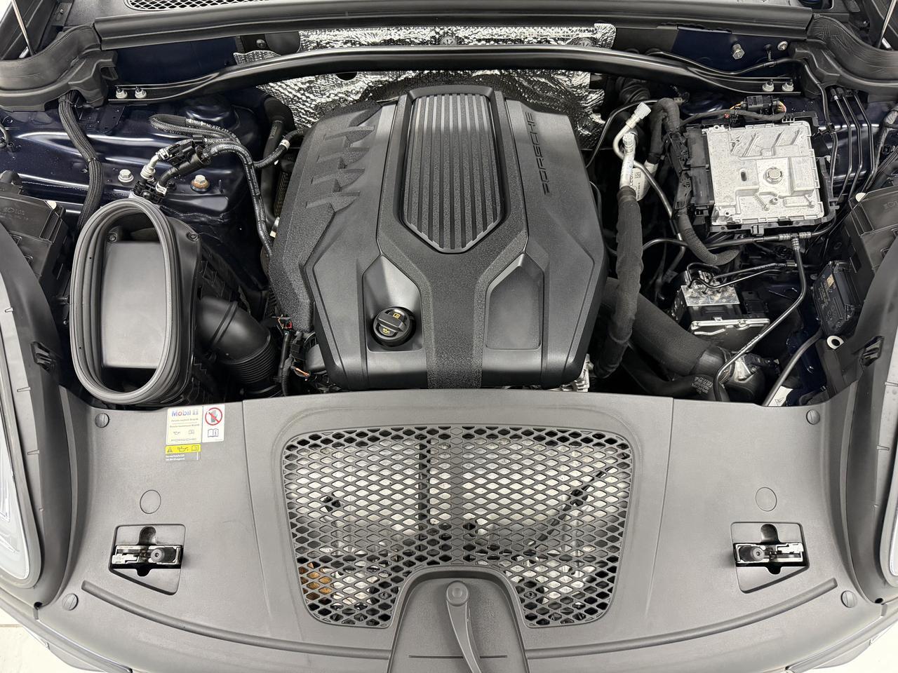 2023 Porsche Macan Newark DE