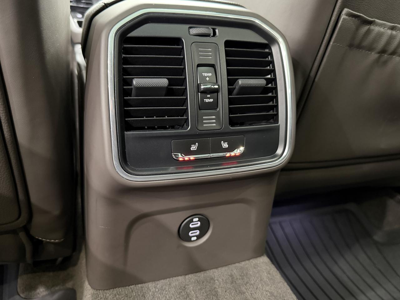 2023 Porsche Macan Newark DE