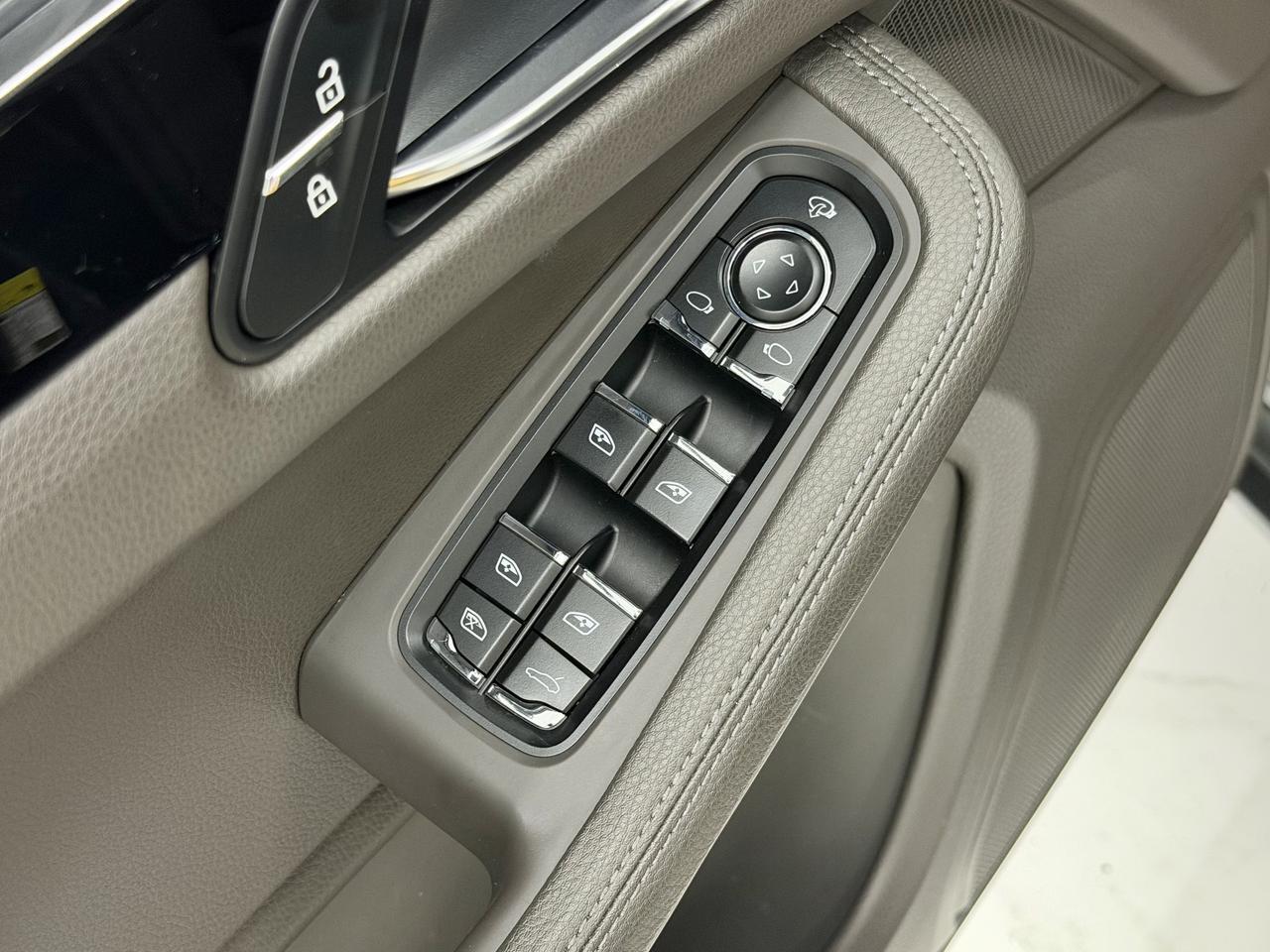 2023 Porsche Macan Newark DE