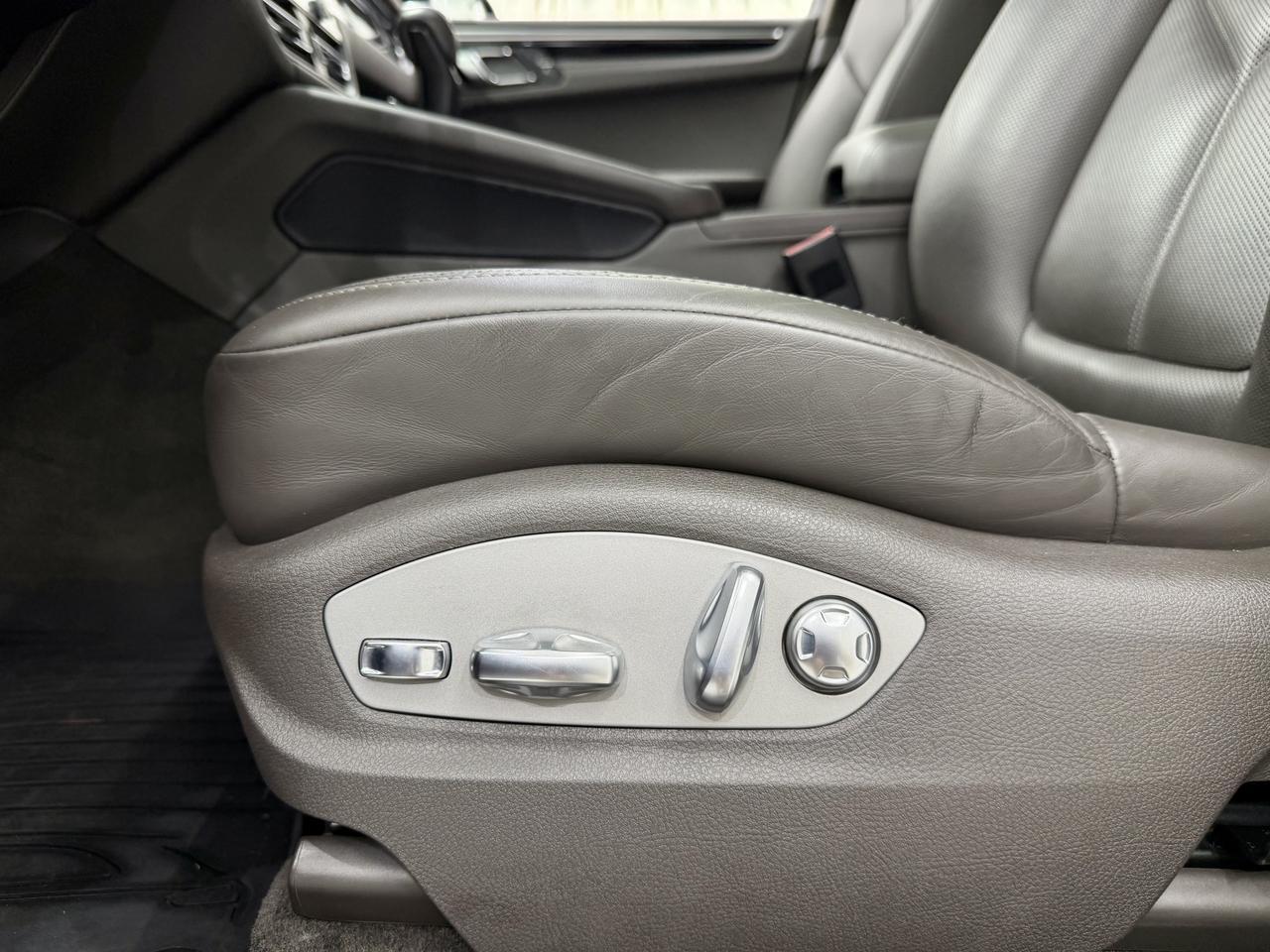 2023 Porsche Macan Newark DE
