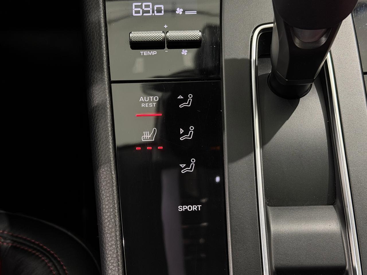 2023 Porsche Macan Newark DE