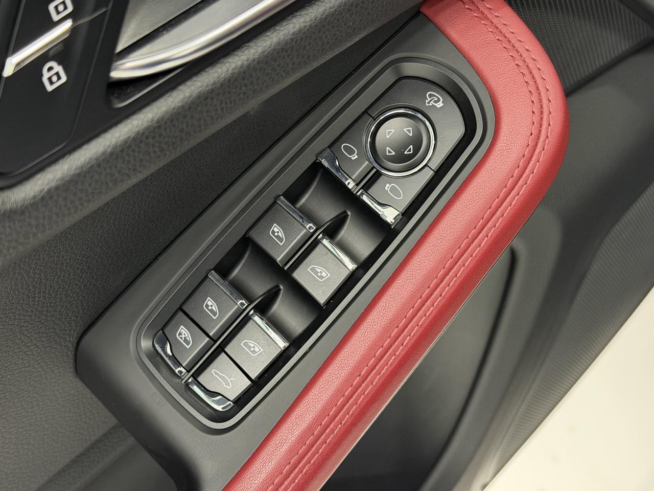 2023 Porsche Macan Newark DE