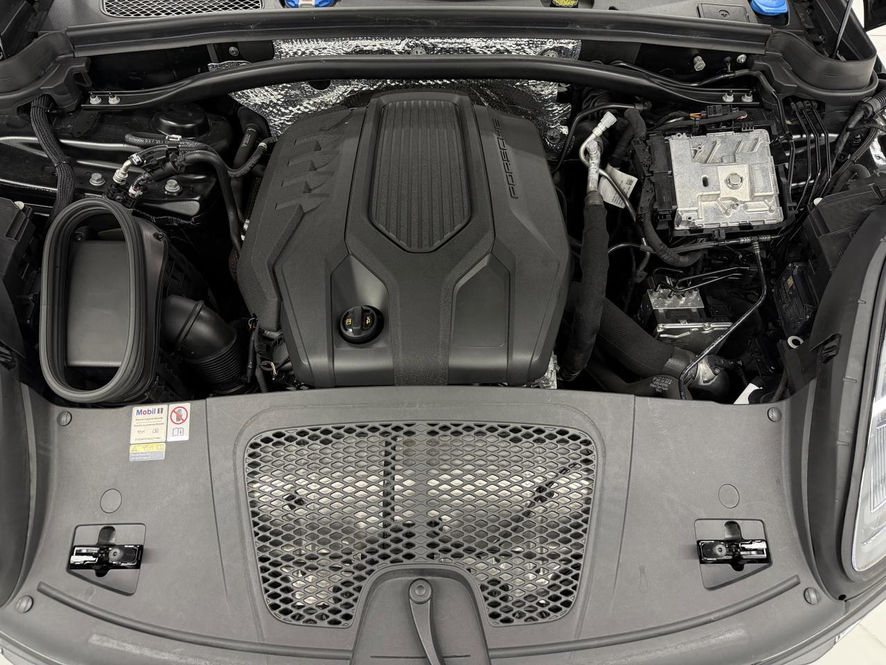 2023 Porsche Macan Newark DE