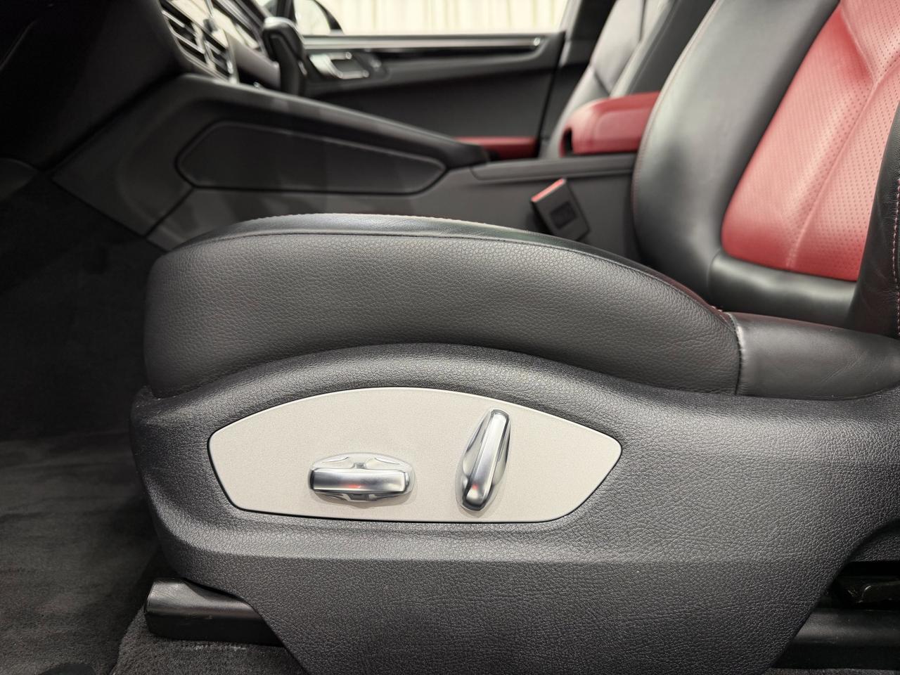 2023 Porsche Macan Newark DE