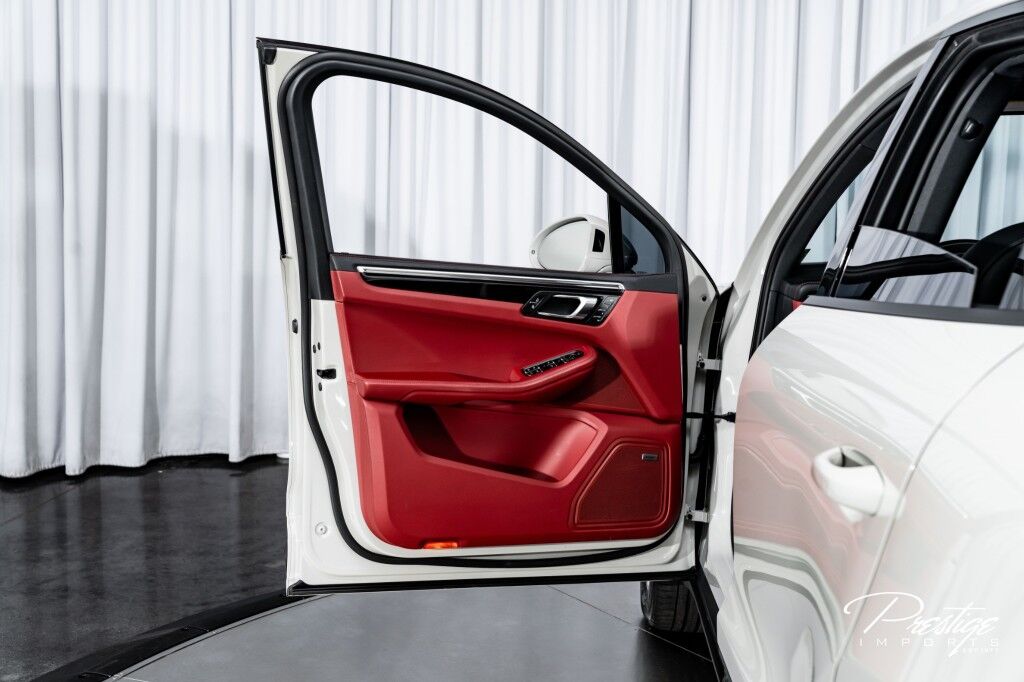 2023 Porsche Macan North Miami Beach FL