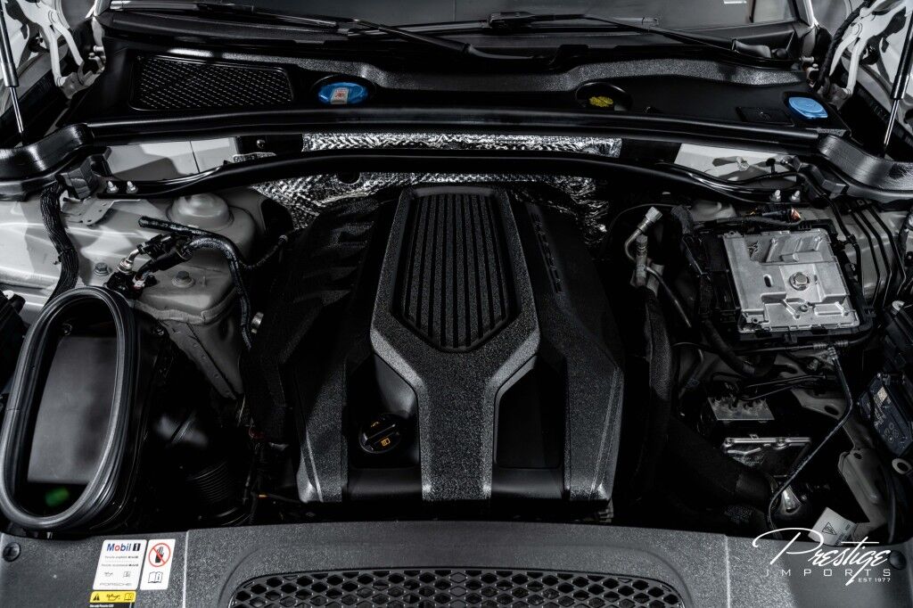 2023 Porsche Macan North Miami Beach FL