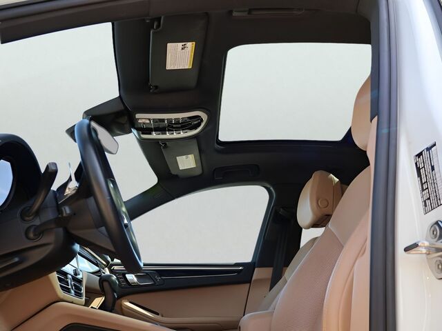 2023 Porsche Macan  Oshkosh WI