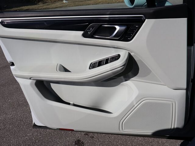 2023 Porsche Macan  Oshkosh WI