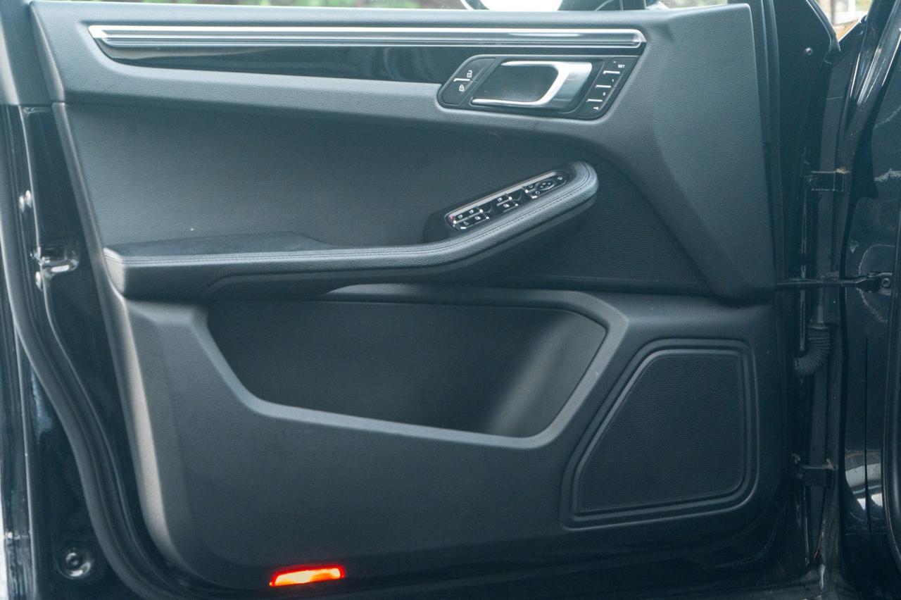 2023 Porsche Macan Yonkers NY