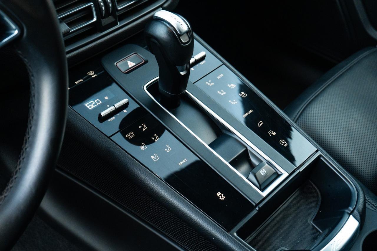 2023 Porsche Macan Yonkers NY