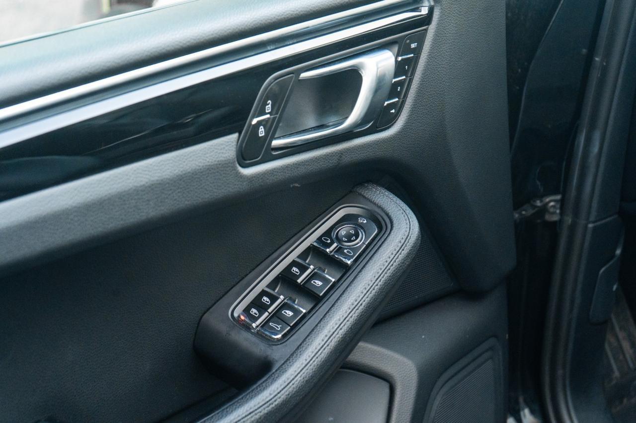 2023 Porsche Macan Yonkers NY