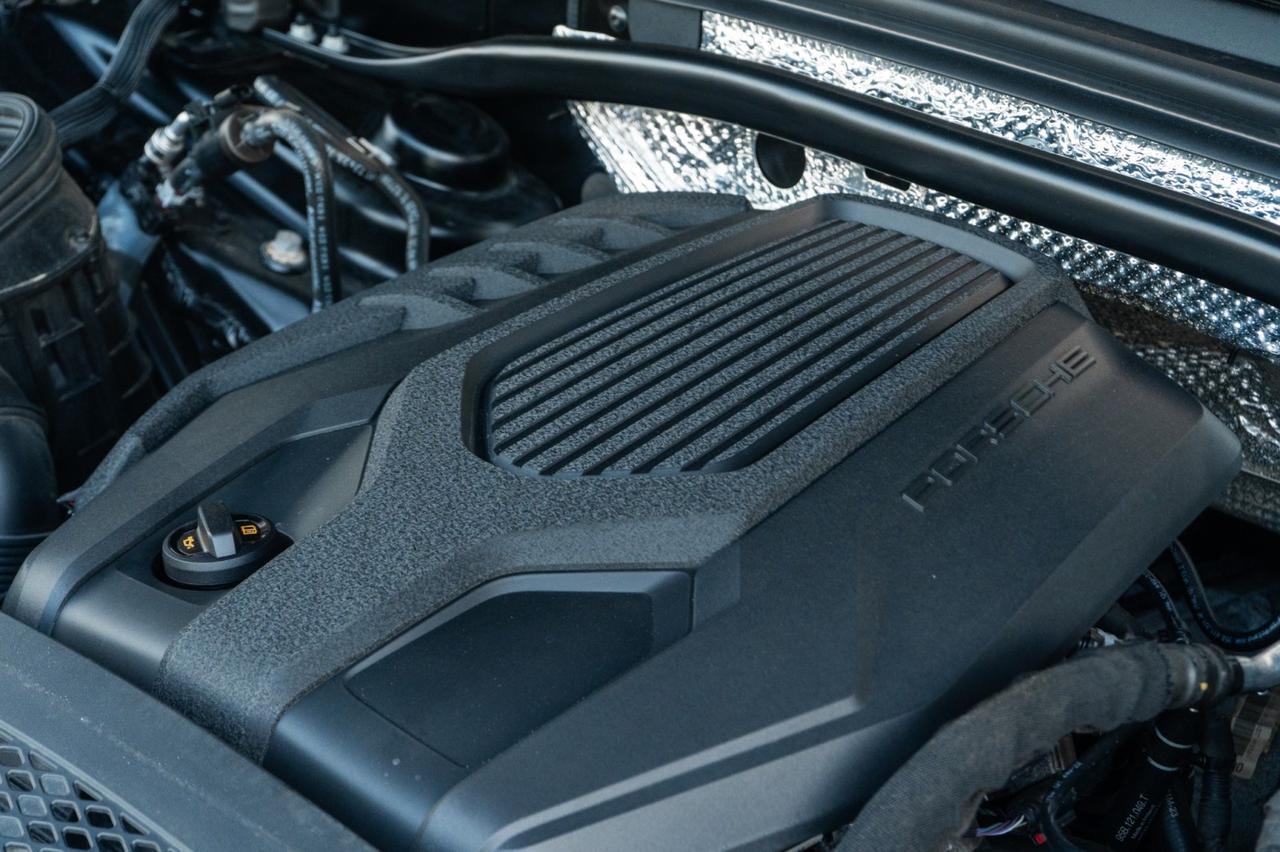 2023 Porsche Macan Yonkers NY