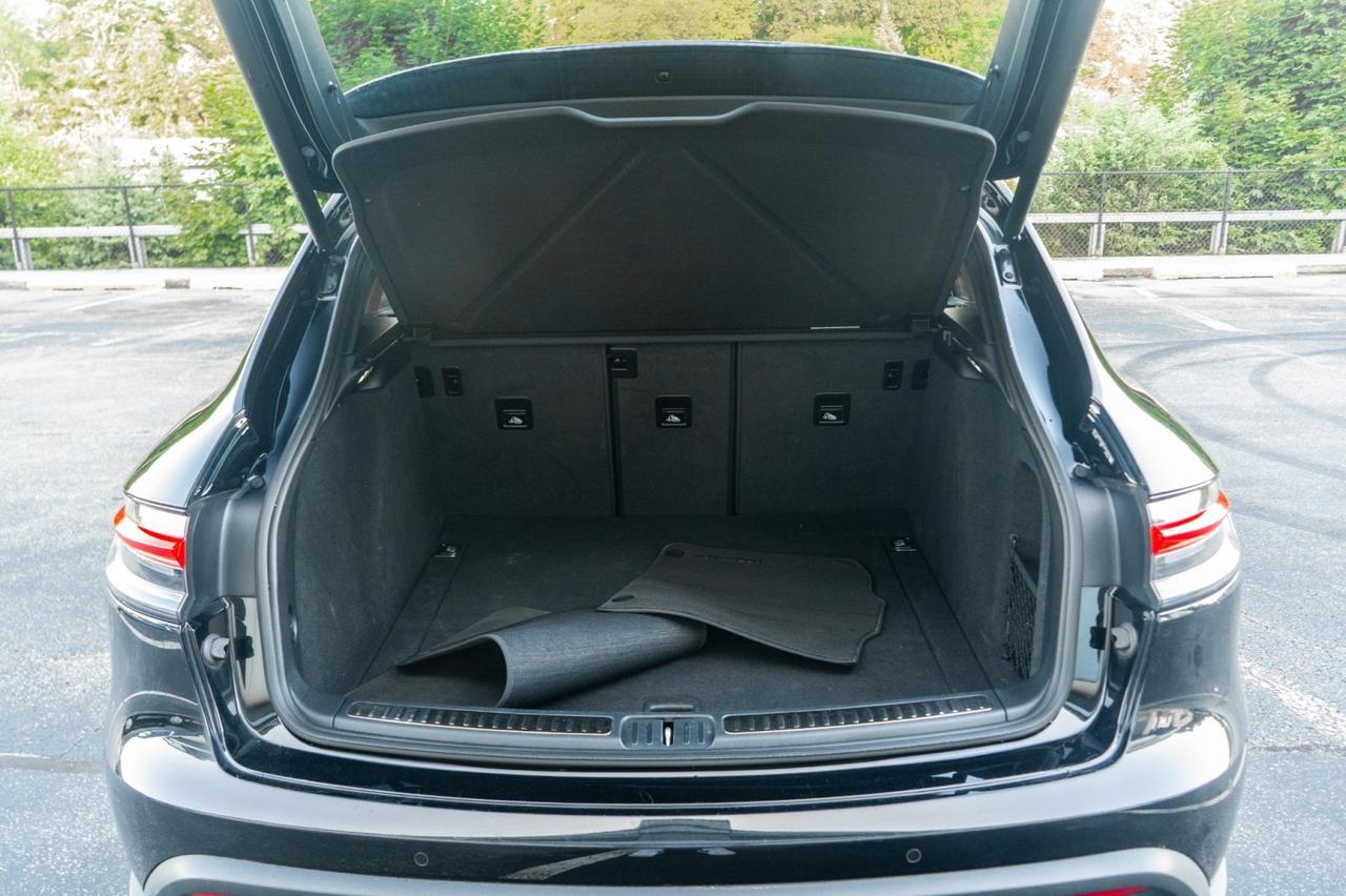 2023 Porsche Macan Yonkers NY
