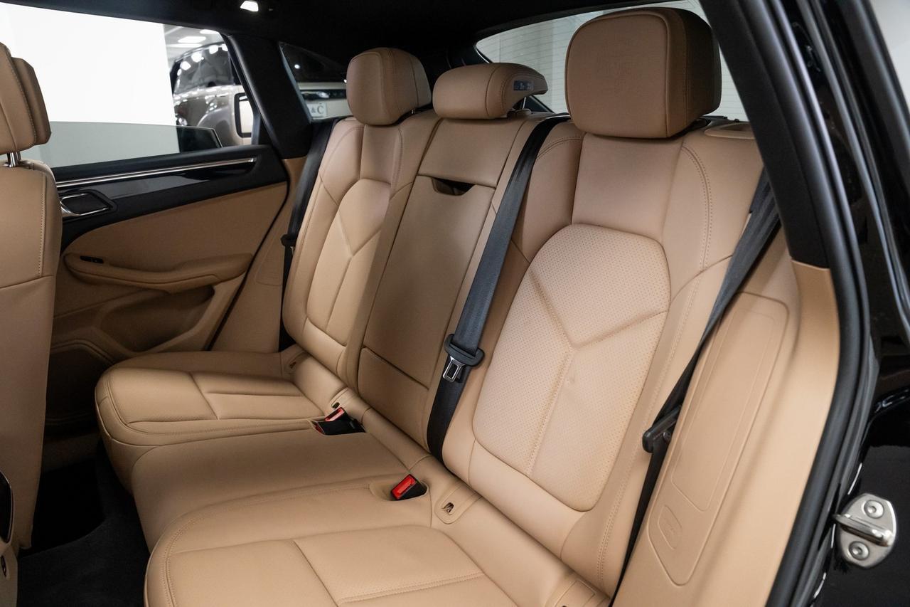 2023 Porsche Macan 1 Owner Vented Seats Panoramic Roof Portland OR
