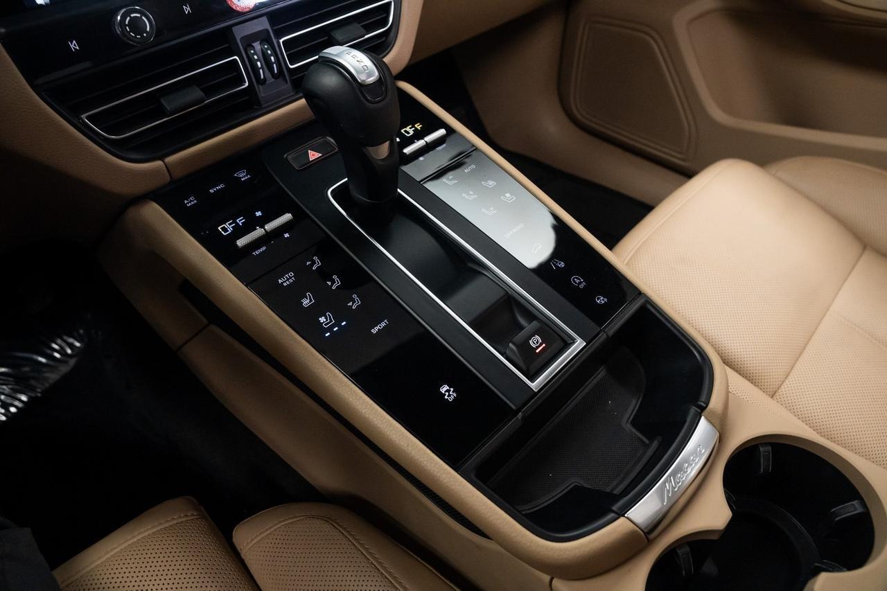 2023 Porsche Macan 1 Owner Vented Seats Panoramic Roof Portland OR