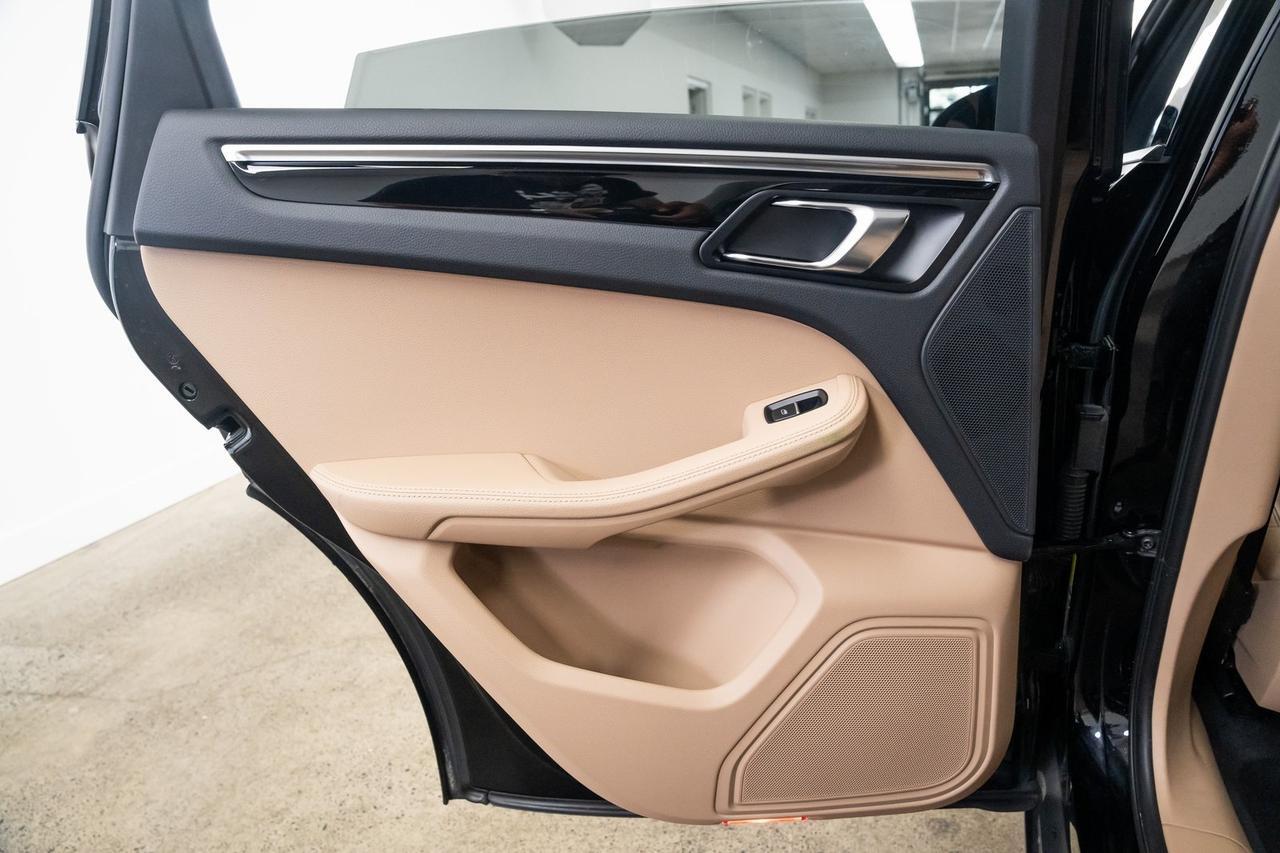 2023 Porsche Macan 1 Owner Vented Seats Panoramic Roof Portland OR