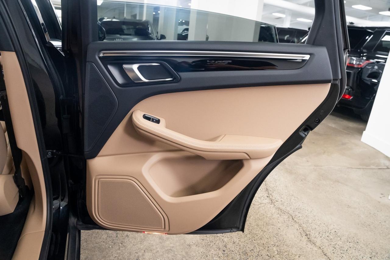 2023 Porsche Macan 1 Owner Vented Seats Panoramic Roof Portland OR