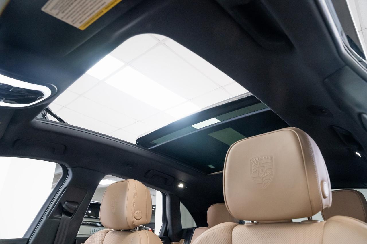 2023 Porsche Macan 1 Owner Vented Seats Panoramic Roof Portland OR