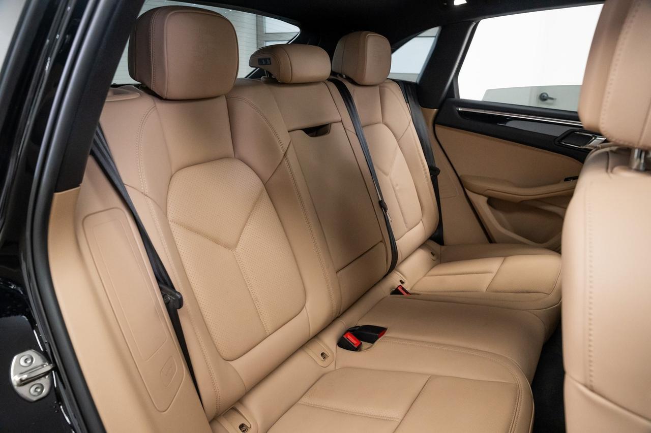 2023 Porsche Macan 1 Owner Vented Seats Panoramic Roof Portland OR
