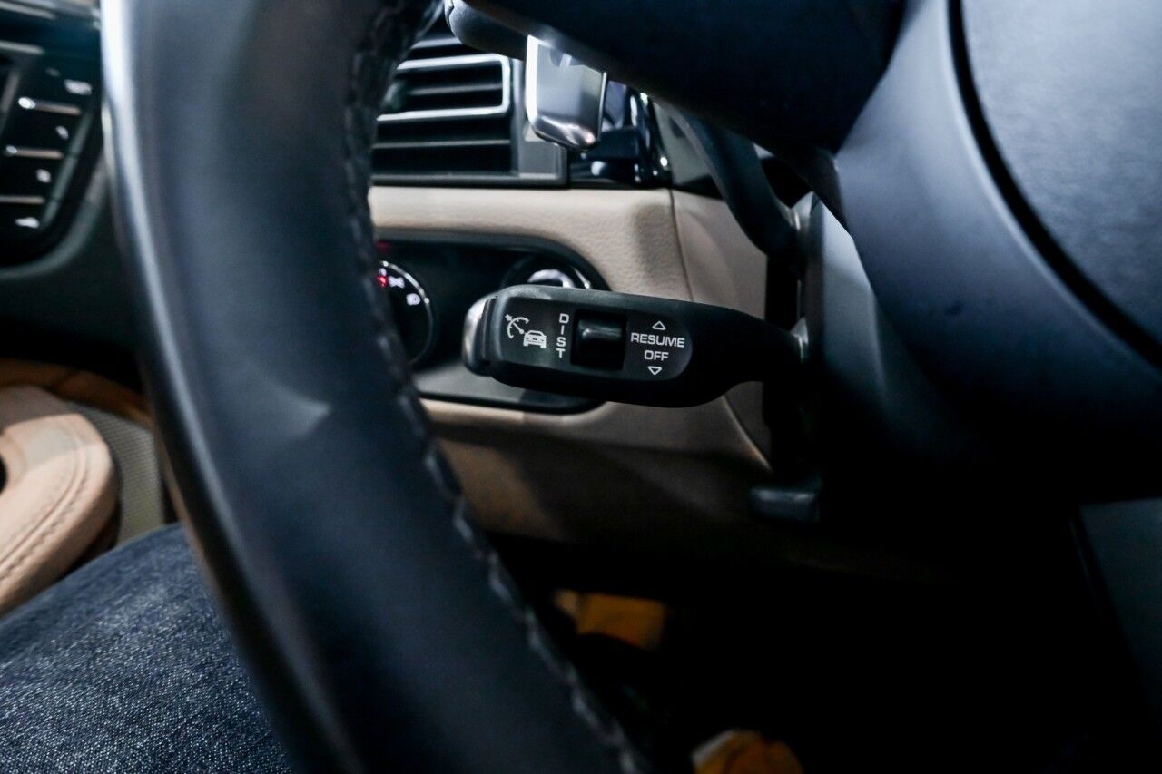 2023 Porsche Macan AWD, Pano Roof, Bose Surround Sound, Lane Assist, Self Steering Park Assist Springfield NJ