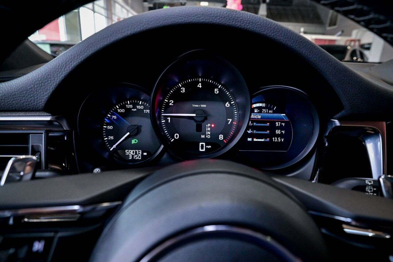 2023 Porsche Macan AWD, Pano Roof, Bose Surround Sound, Lane Assist, Self Steering Park Assist Springfield NJ