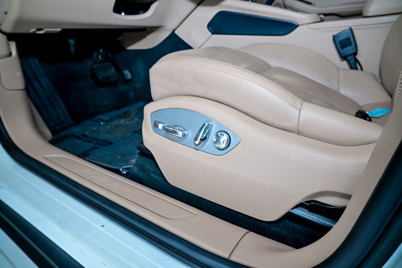 2023 Porsche Macan AWD, Pano Roof, Bose Surround Sound, Lane Assist, Self Steering Park Assist Springfield NJ