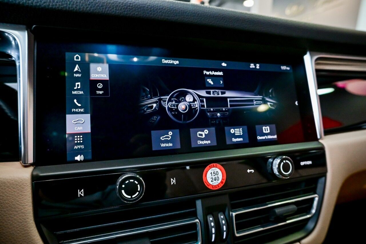 2023 Porsche Macan AWD, Pano Roof, Bose Surround Sound, Lane Assist, Self Steering Park Assist Springfield NJ
