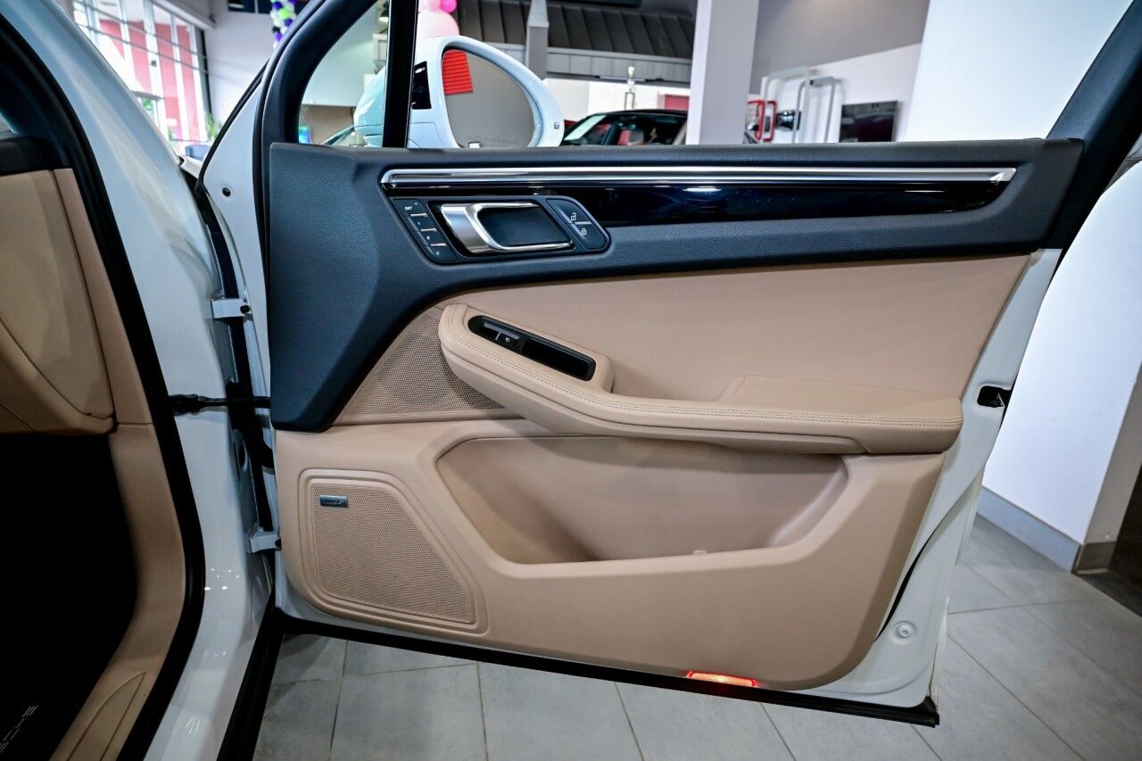 2023 Porsche Macan AWD, Pano Roof, Bose Surround Sound, Lane Assist, Self Steering Park Assist Springfield NJ