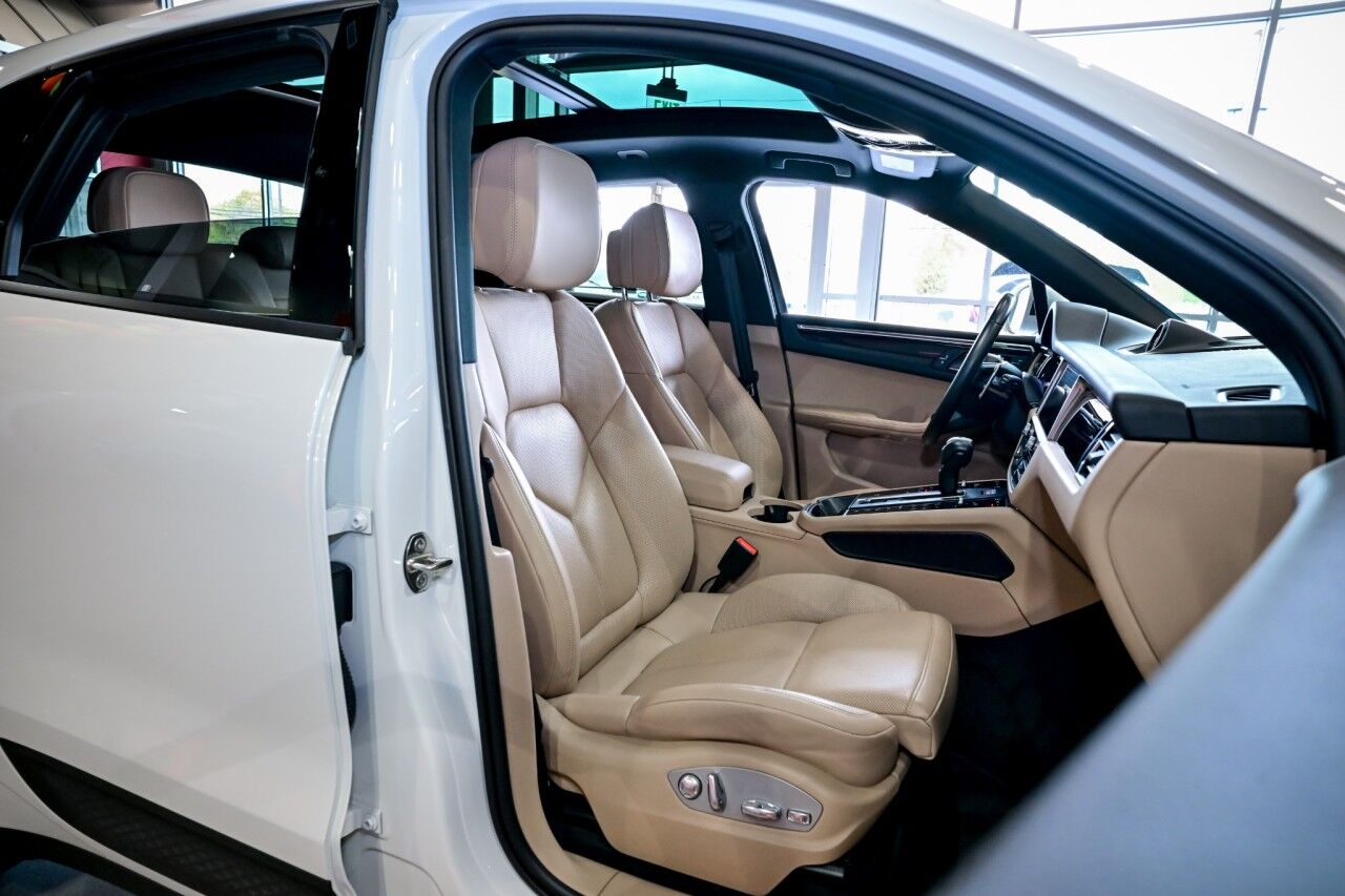 2023 Porsche Macan AWD, Pano Roof, Bose Surround Sound, Lane Assist, Self Steering Park Assist Springfield NJ