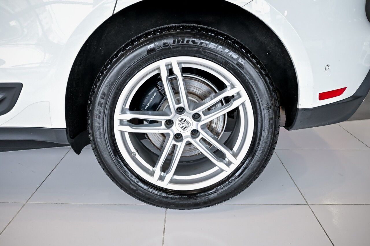 2023 Porsche Macan AWD, Pano Roof, Bose Surround Sound, Lane Assist, Self Steering Park Assist Springfield NJ