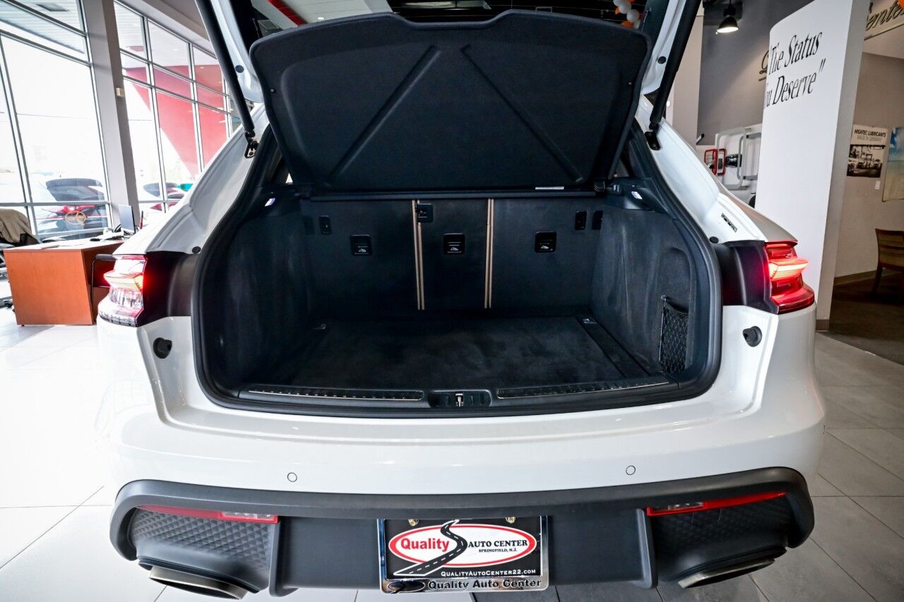 2023 Porsche Macan AWD, Pano Roof, Bose Surround Sound, Lane Assist, Self Steering Park Assist Springfield NJ