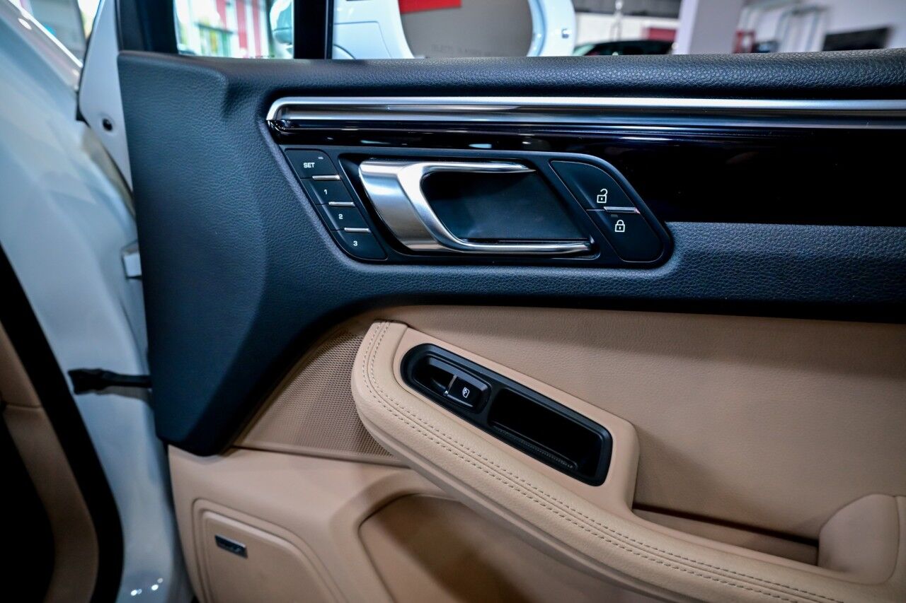 2023 Porsche Macan AWD, Pano Roof, Bose Surround Sound, Lane Assist, Self Steering Park Assist Springfield NJ