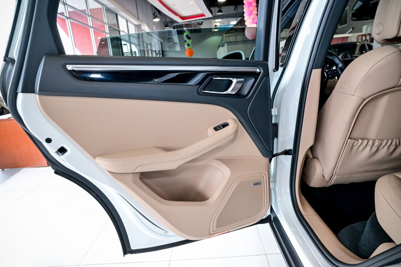 2023 Porsche Macan AWD, Pano Roof, Bose Surround Sound, Lane Assist, Self Steering Park Assist Springfield NJ