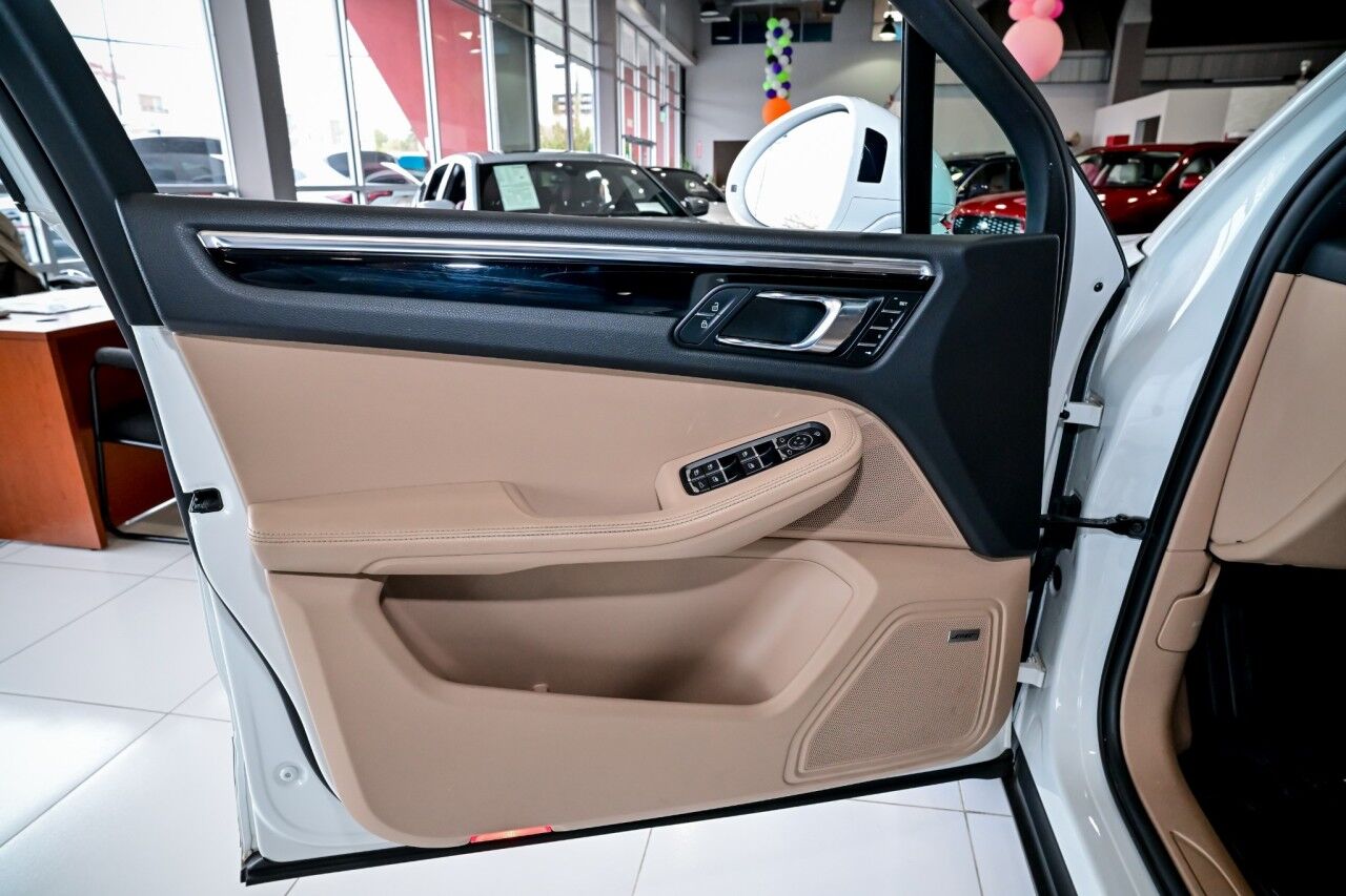 2023 Porsche Macan AWD, Pano Roof, Bose Surround Sound, Lane Assist, Self Steering Park Assist Springfield NJ